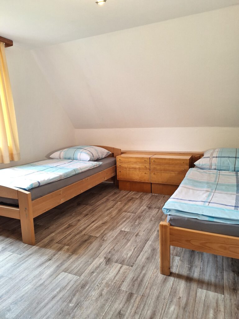 2 Bett Zimmer